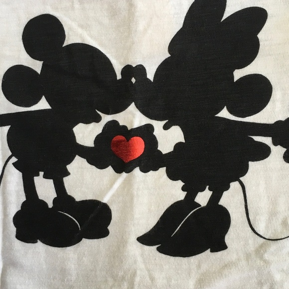 GAP Baby girl Cream Long Sleeve Shirt with Black and Red Graphic - Picture 4 of 4